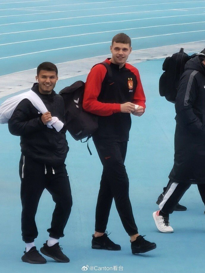 爱尔兰主帅力挺年轻球员，备战立陶宛国脚