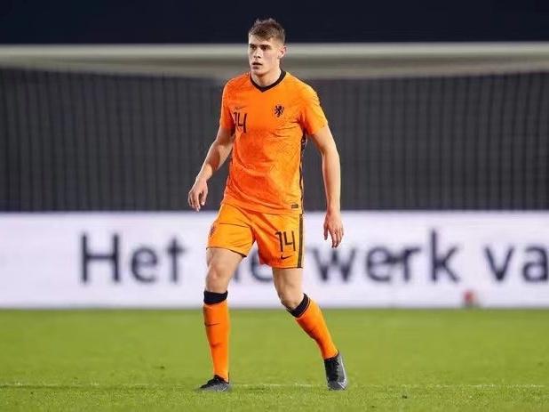 开云体育登录-关于湖南队主帅突然辞职，球队陷入内部危机的信息