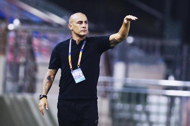 关于湖南队主帅突然辞职，球队陷入内部危机的信息