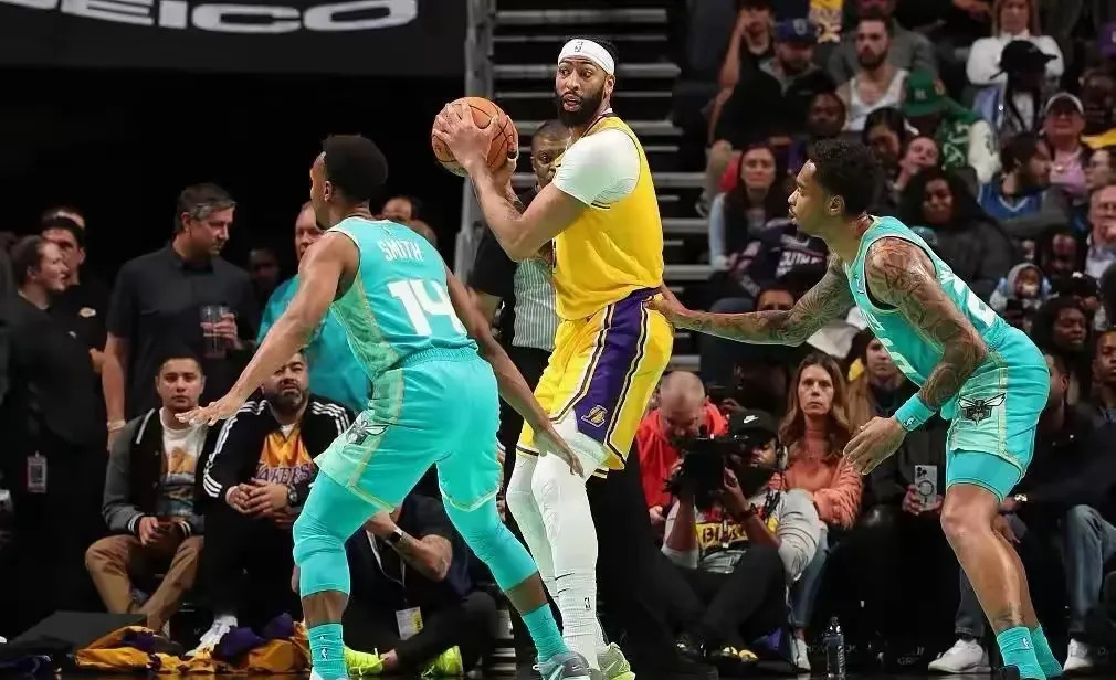 开云体育app-湖人连胜开局领先开拓者东区半决赛