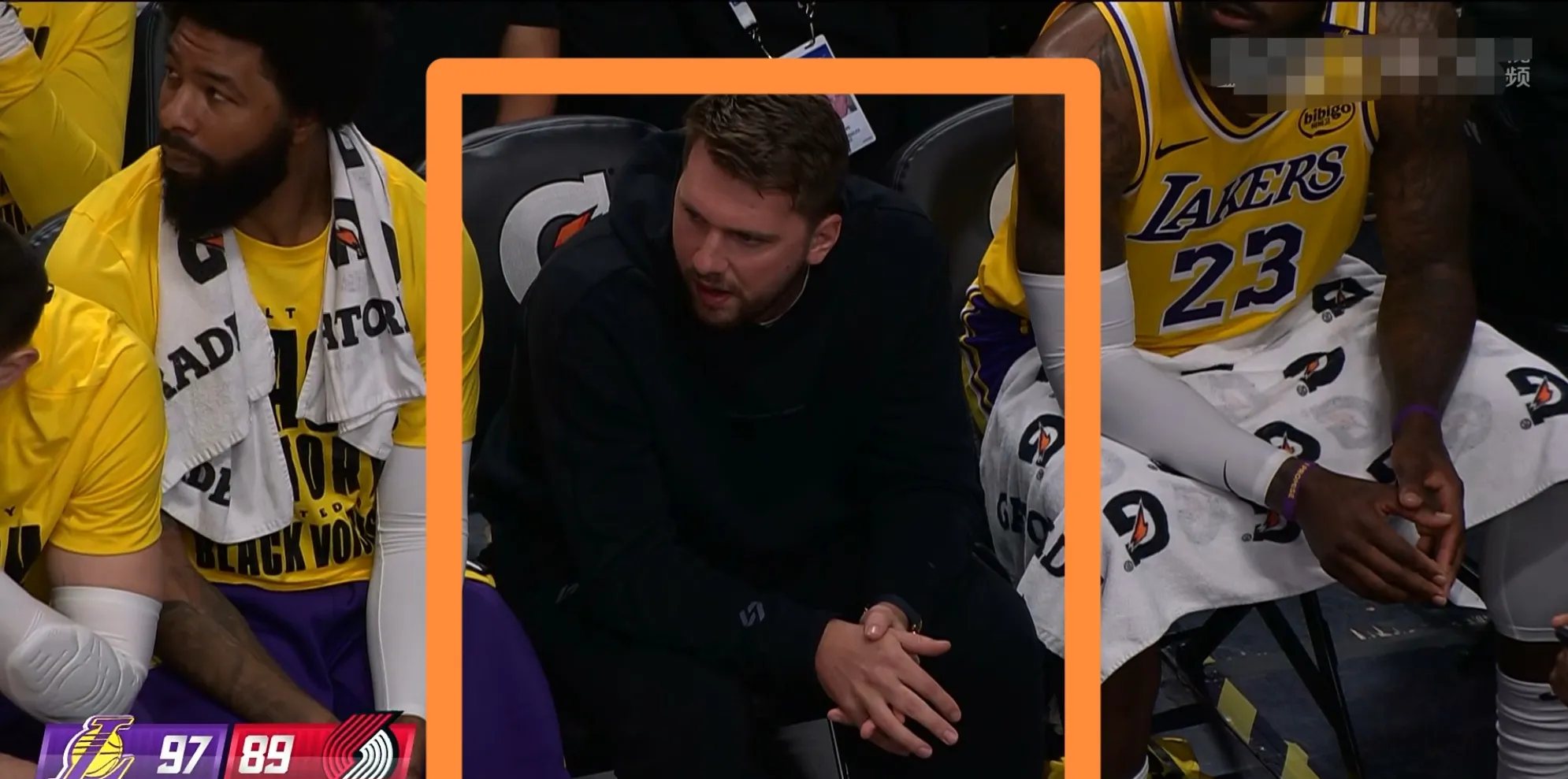 湖人连胜开局领先开拓者东区半决赛