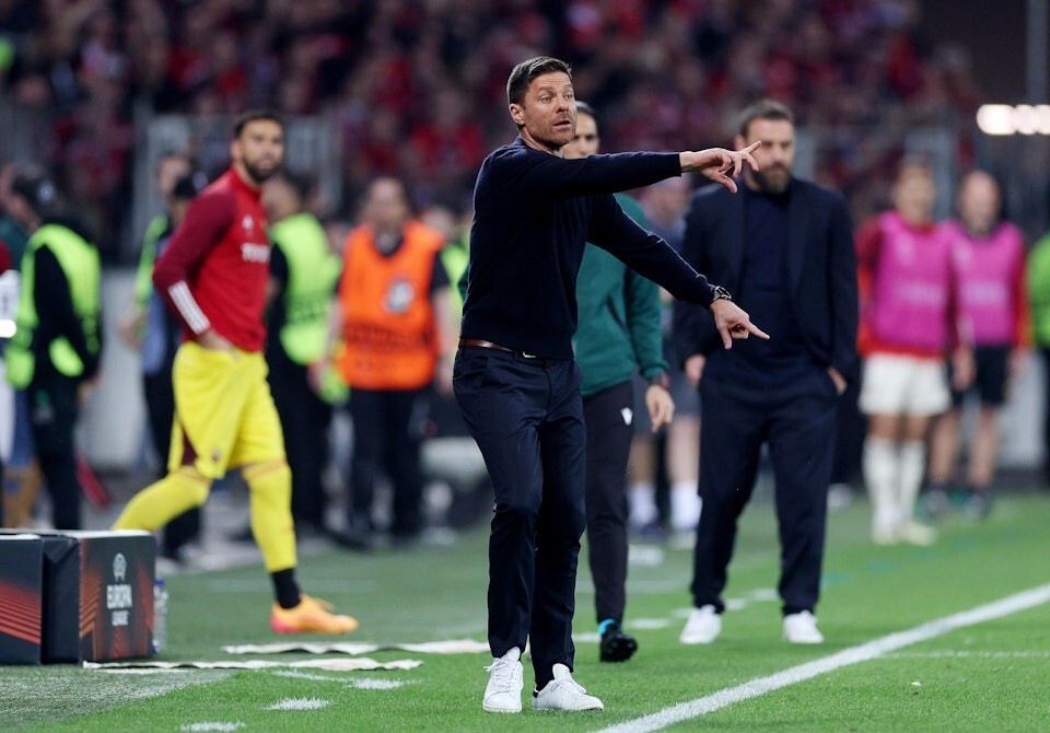 包含勒沃库森在主场取得胜利，继续追赶领先球队的词条