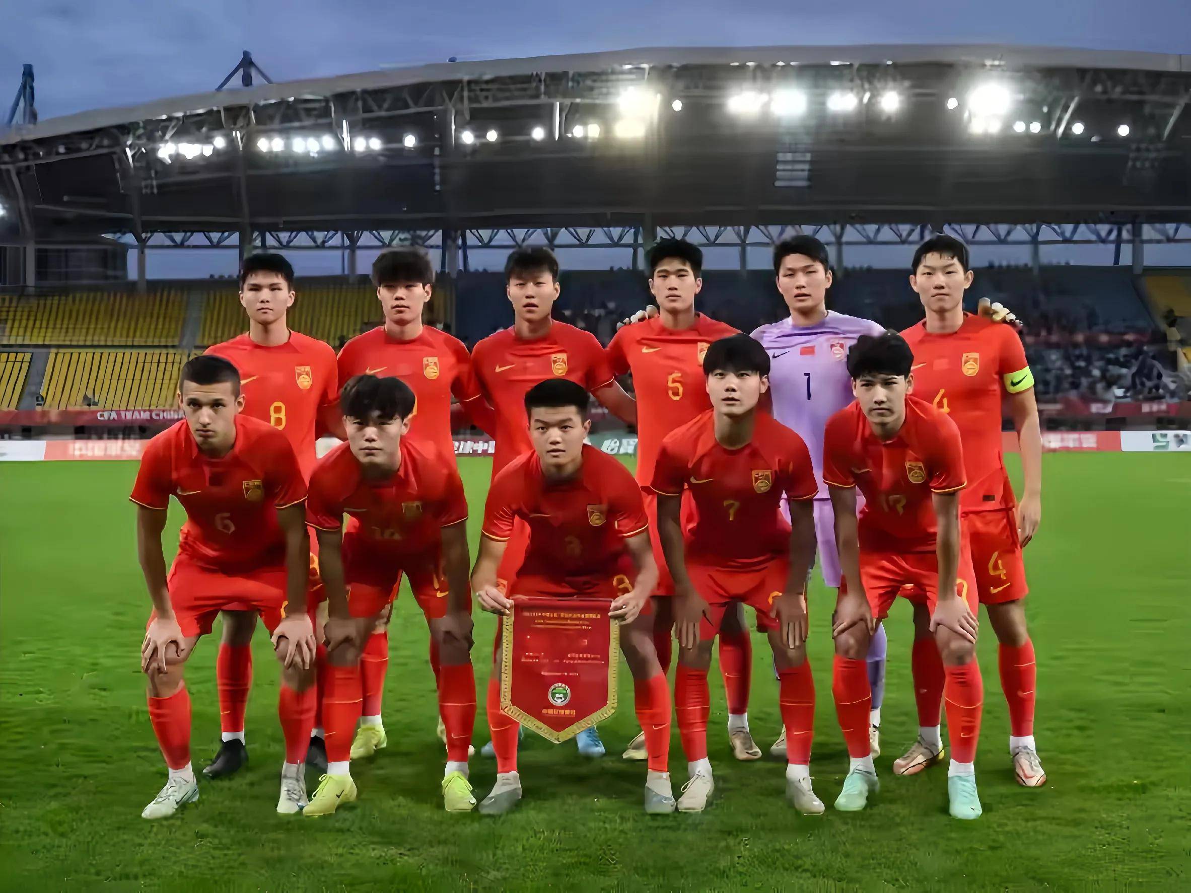 国家队在关键比赛中取胜，晋级下一轮比赛