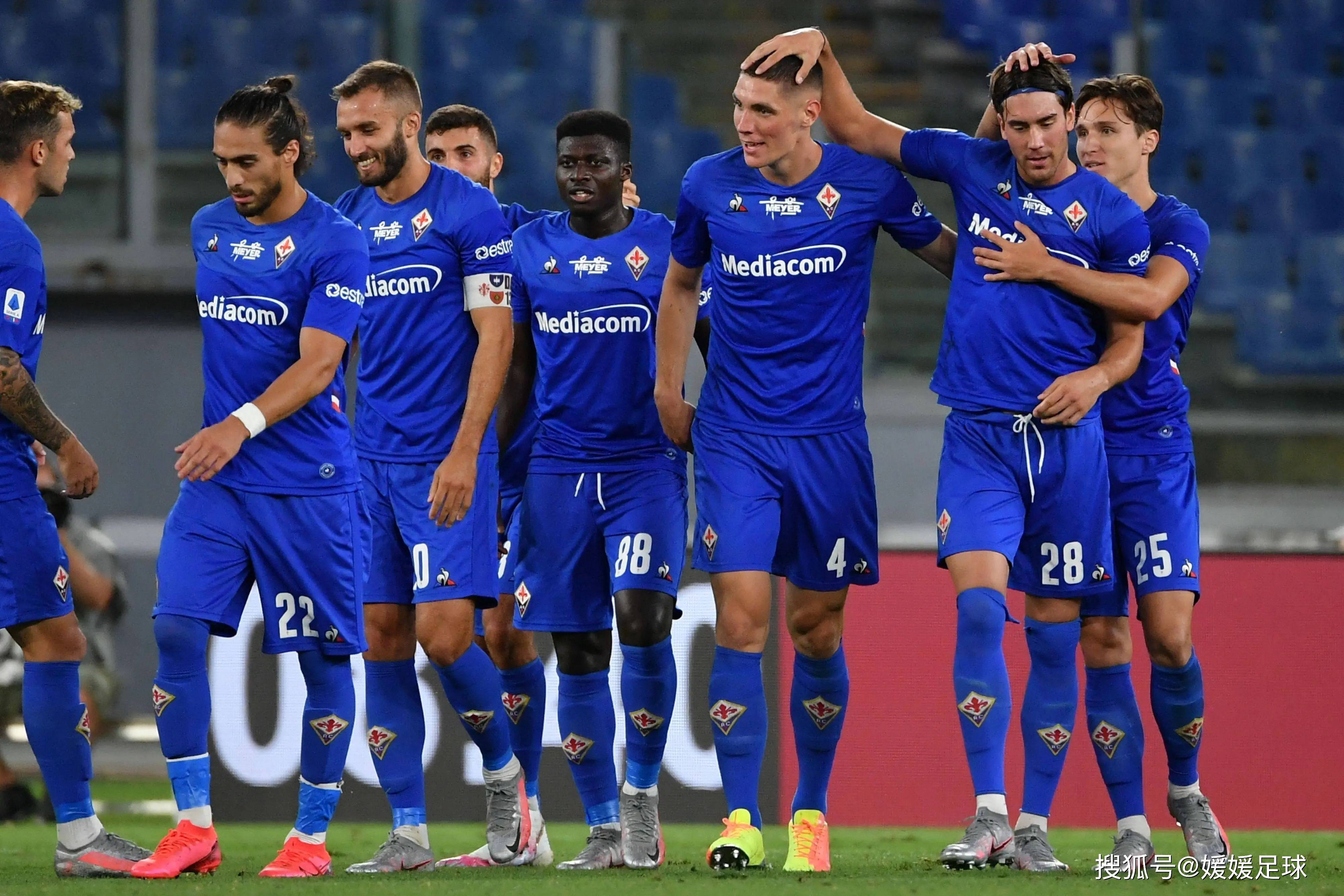 包含足球职业联赛中一场关键战役上演，球队实力悬殊的词条