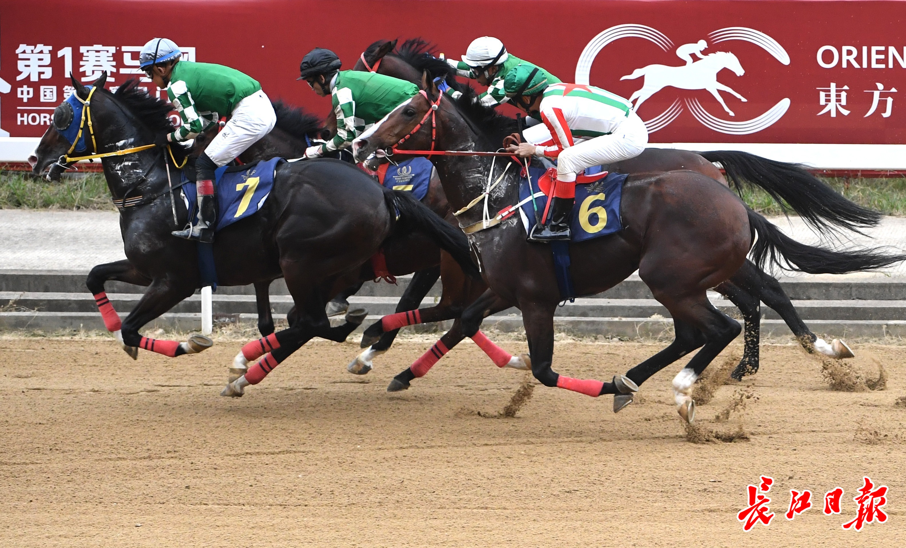 马赛主场战胜对手，助力晋级