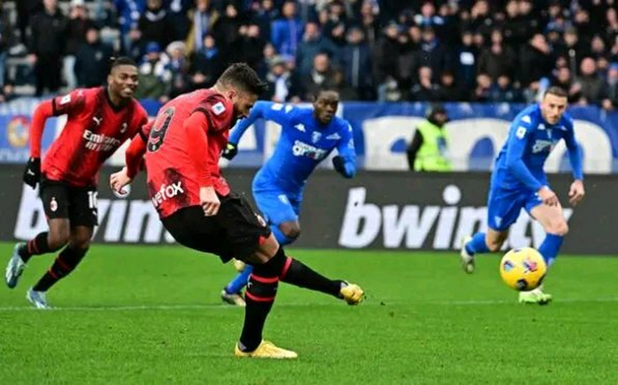 开云体育app-包含AC米兰客场战平佛罗伦萨，保持不败纪录的词条