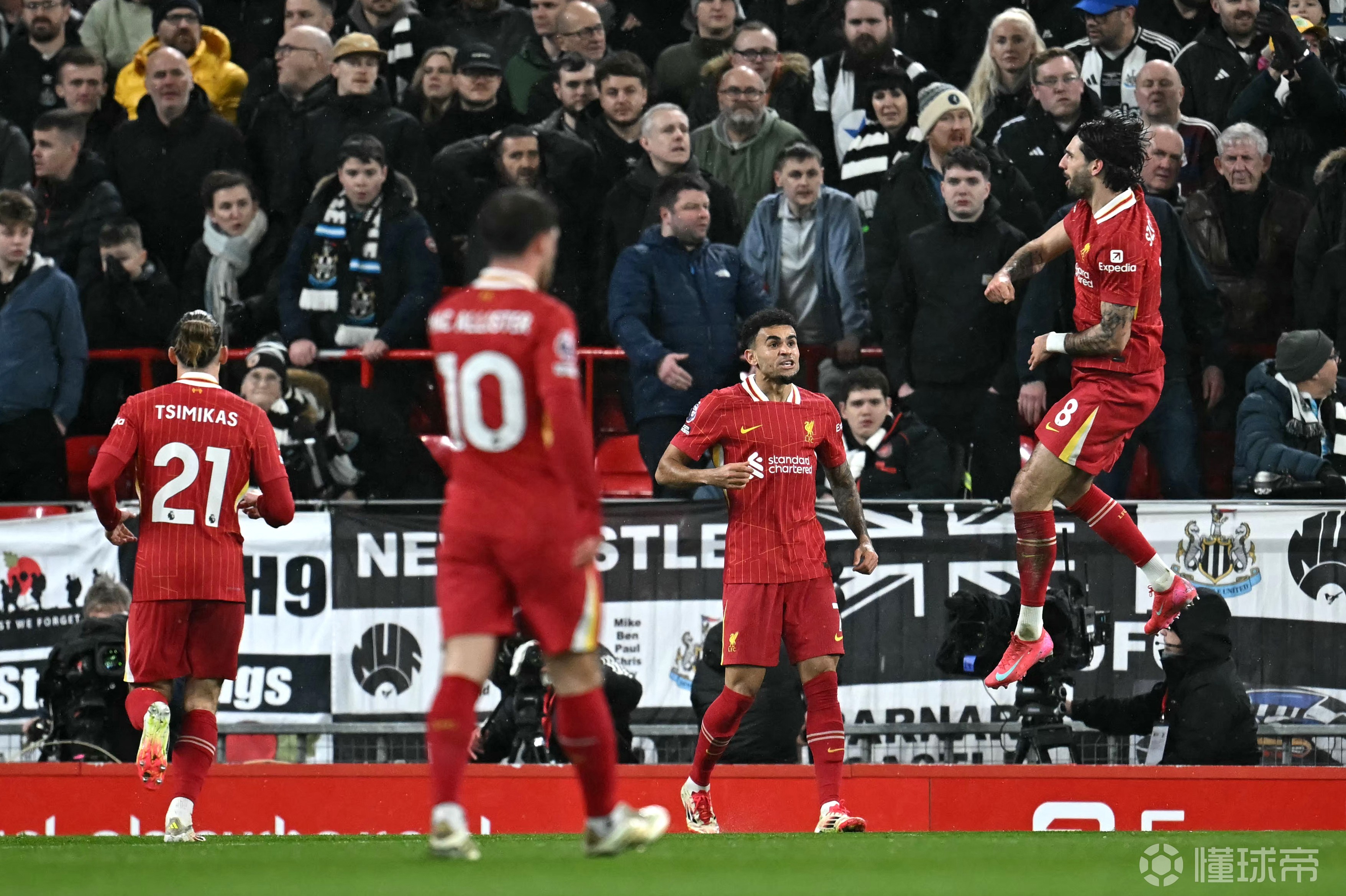 关于利物浦战胜阿斯顿维拉，稳固前四名次的信息