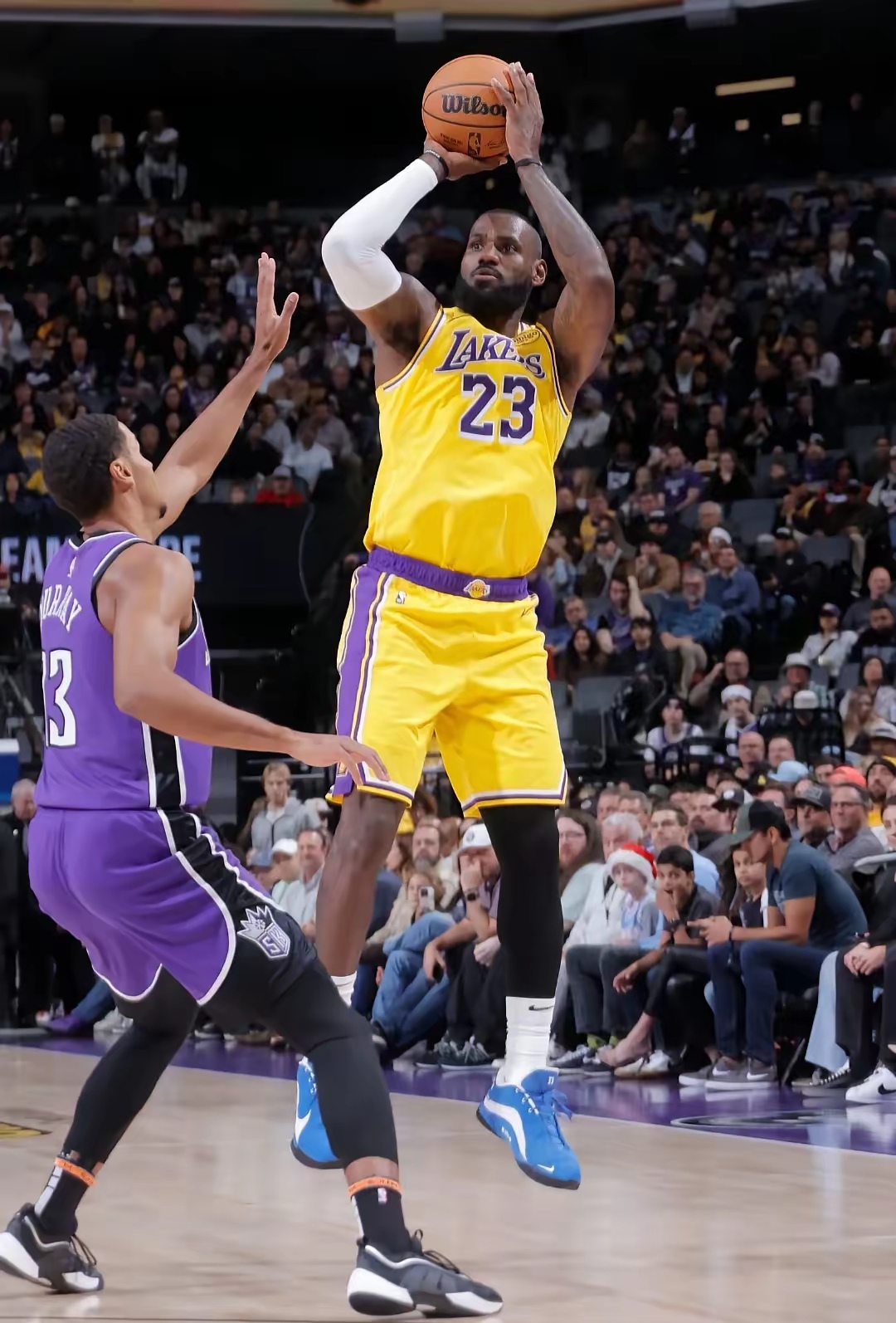 包含湖人大胜国王，詹姆斯全场助攻居高不下的词条