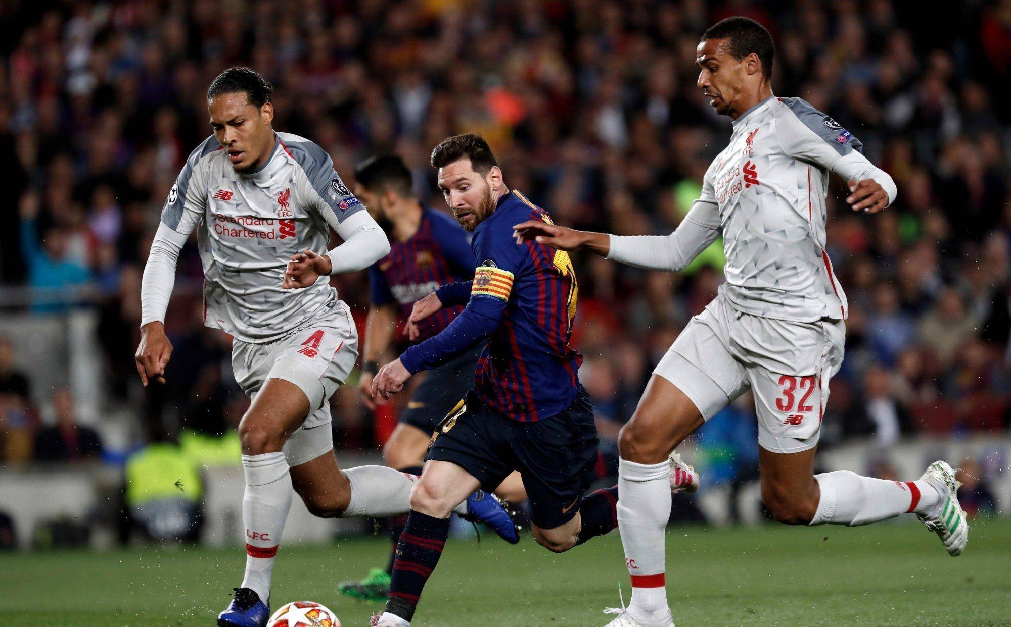 体育赛场巅峰对决！男女足球大赛