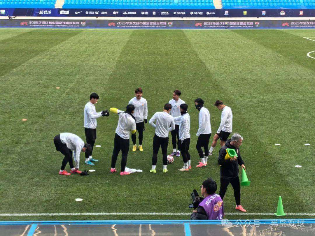 包含中超联赛球队集结备战，教练组布局备受瞩目的词条