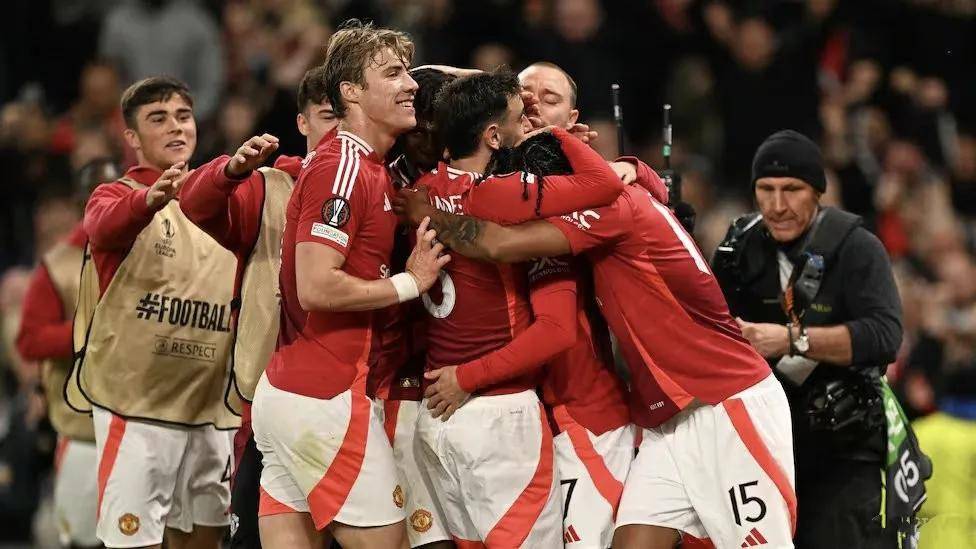 包含欧洲强队对决：争夺冠军名额激烈角逐的词条