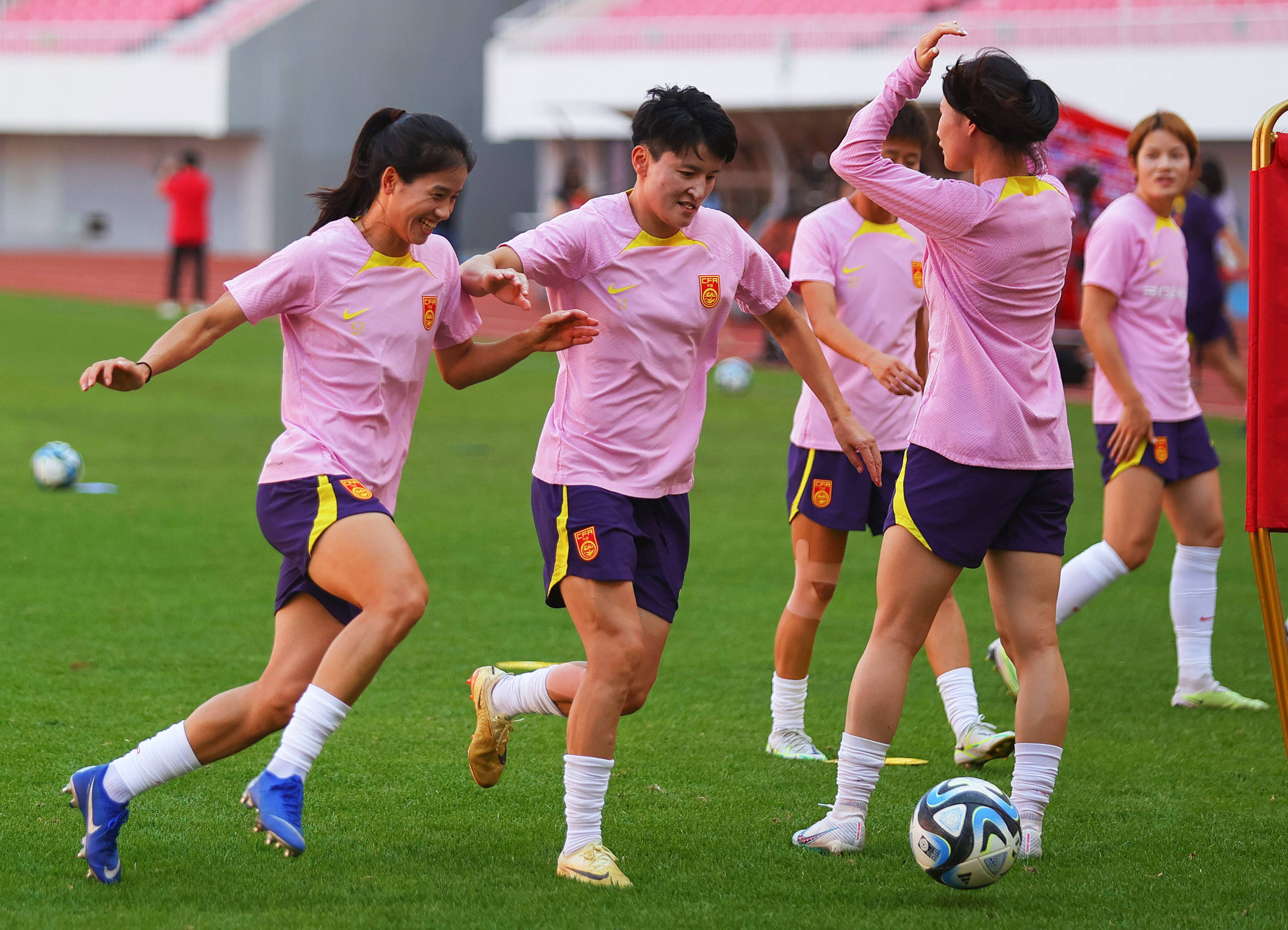 包含中国女足球队赛场上精彩表现屡现的词条