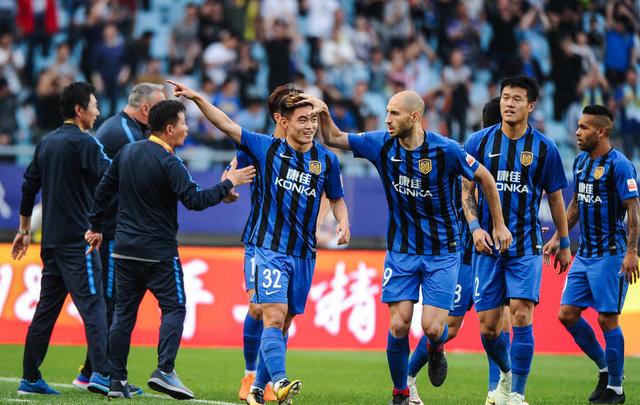 开云体育官方网站-苏宁主场胜上港！苏宁守住榜首位置，继续领跑的简单介绍