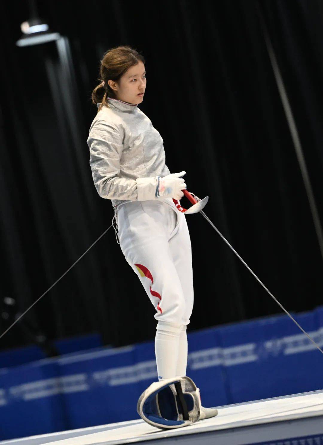 开云体育app-击剑名将巧夺冠军，赢得掌声