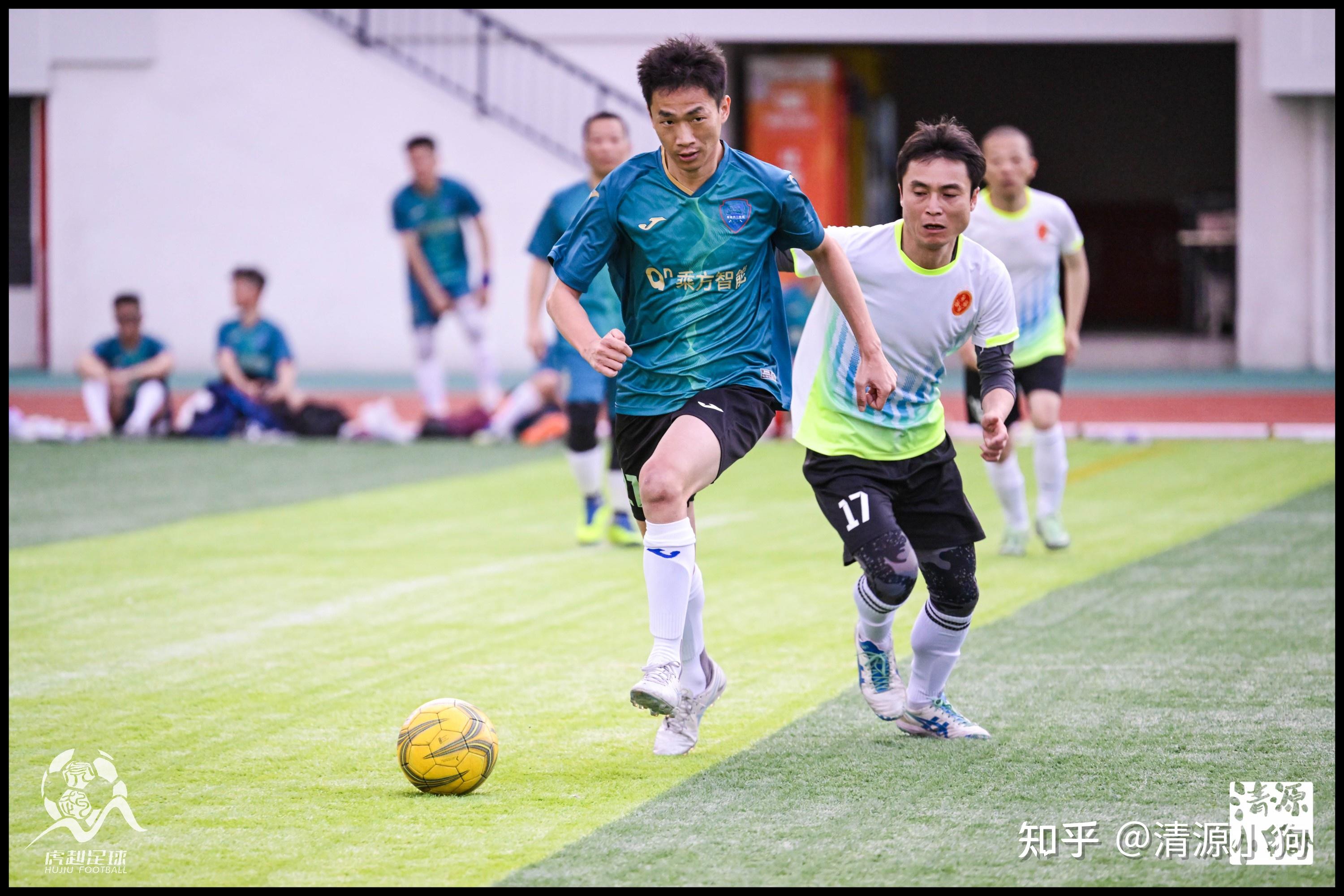 国内足球顶级联赛继续角逐，球队实力对垒