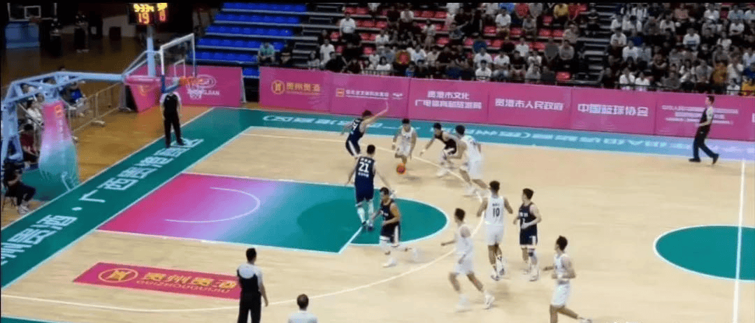 四川队客场大胜，豪取季后赛希望