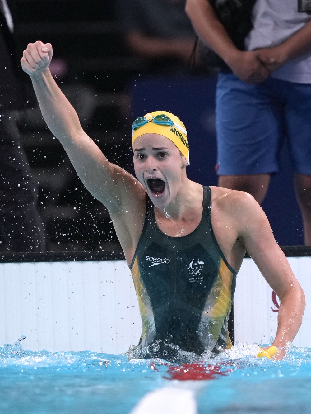 澳大利亚选手在游泳比赛中夺冠