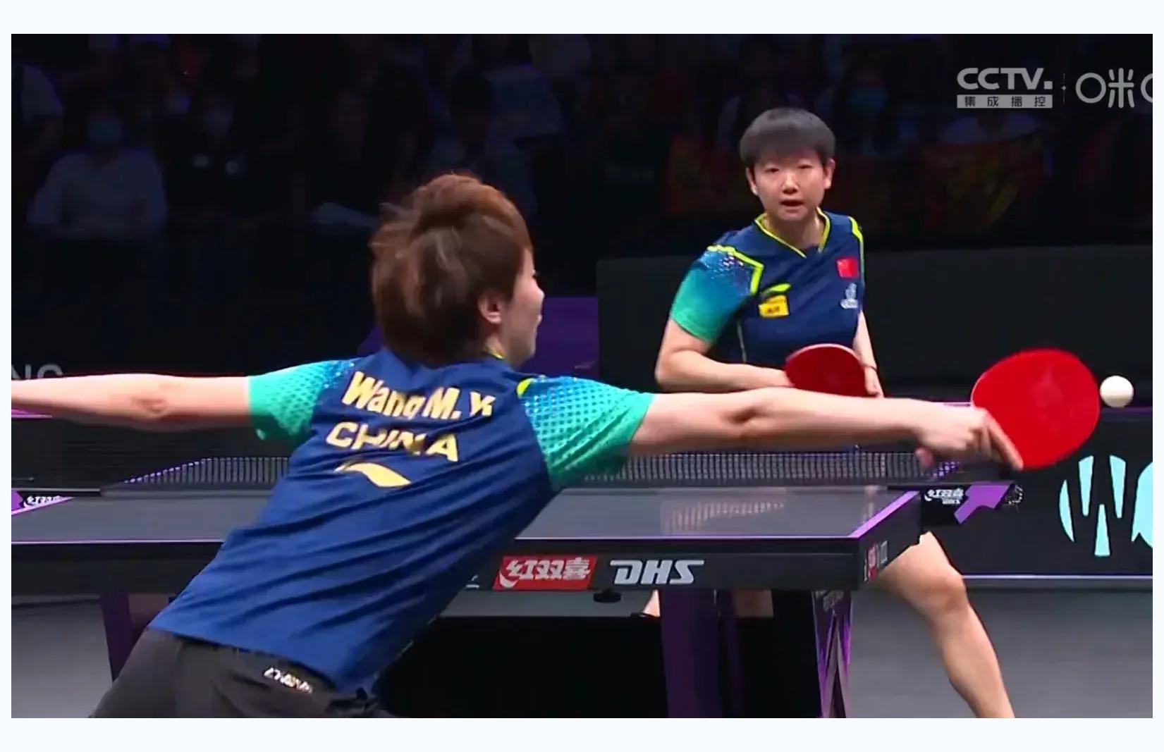 乒乓球双打精彩对决，球速惊人