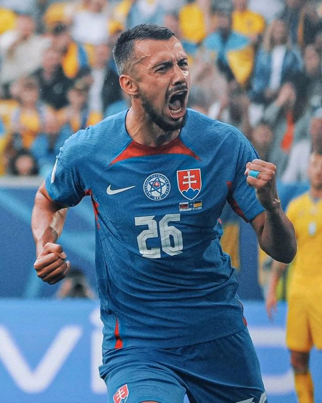 包含多次落后反超，奥地利国家队成功进入欧洲杯半决赛的词条