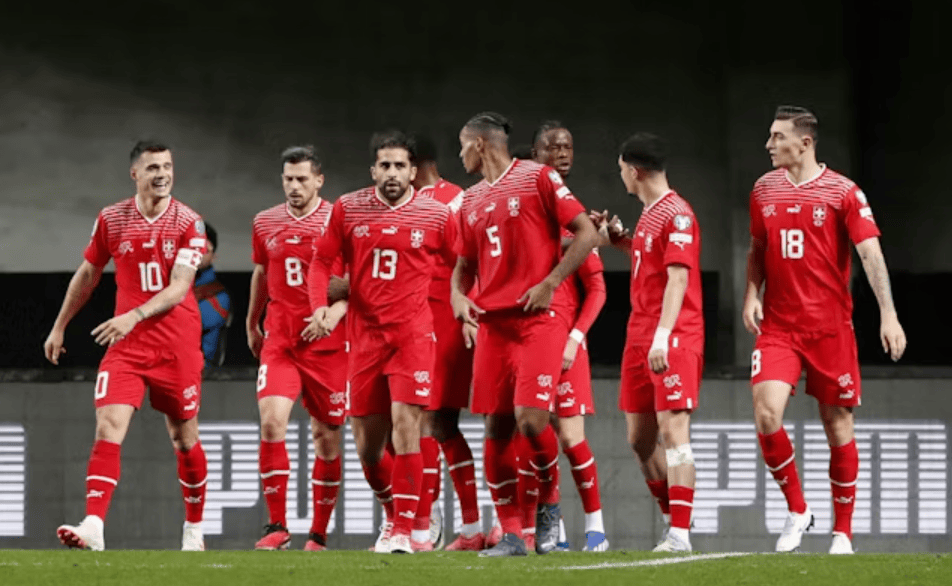 法国对抗瑞士，场上厮杀激烈，争夺欧洲杯资格赛胜者