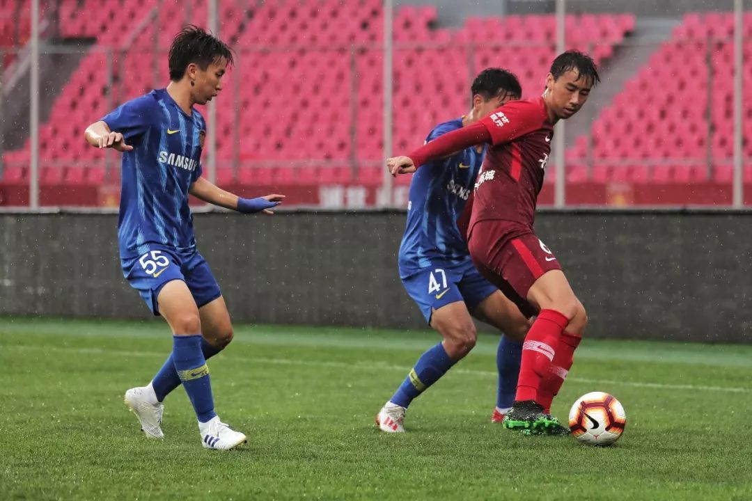 精彩瞬间：苏宁战平华夏比赛中场进攻亮点！