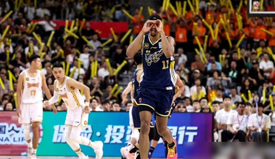 广厦胜江苏，晋级半决赛，捧起胜利宝座