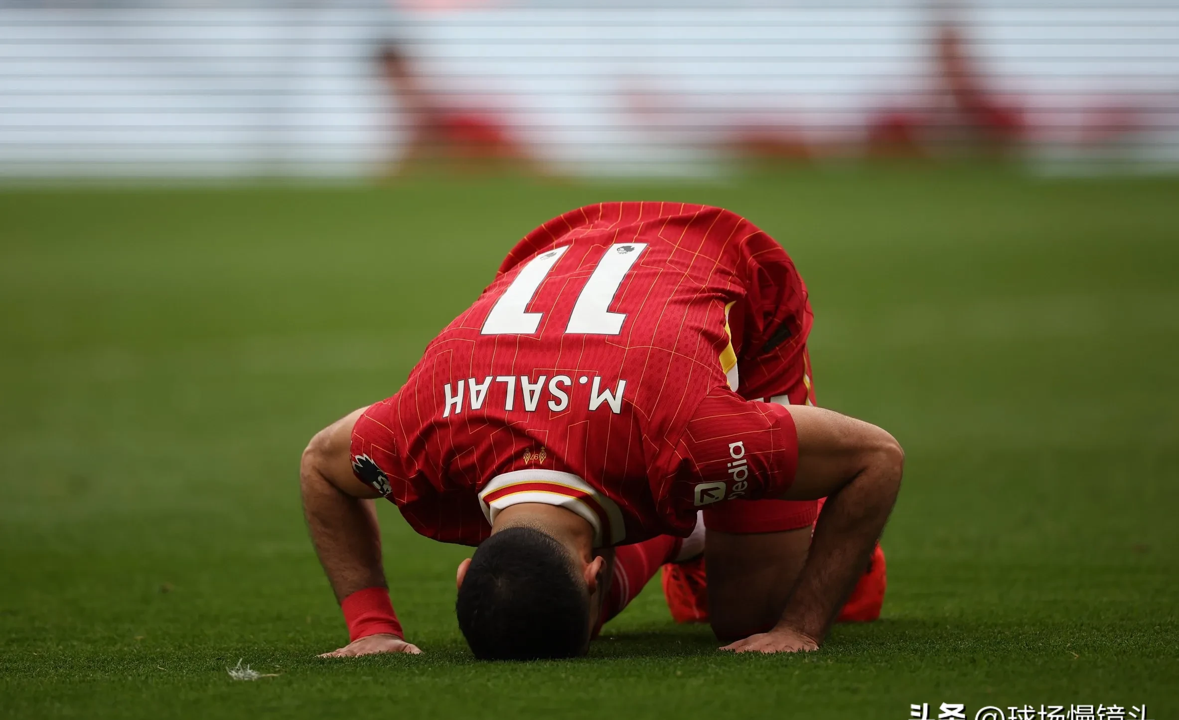 开云官网-利物浦失利不敌巴塞，陷入晋级危机