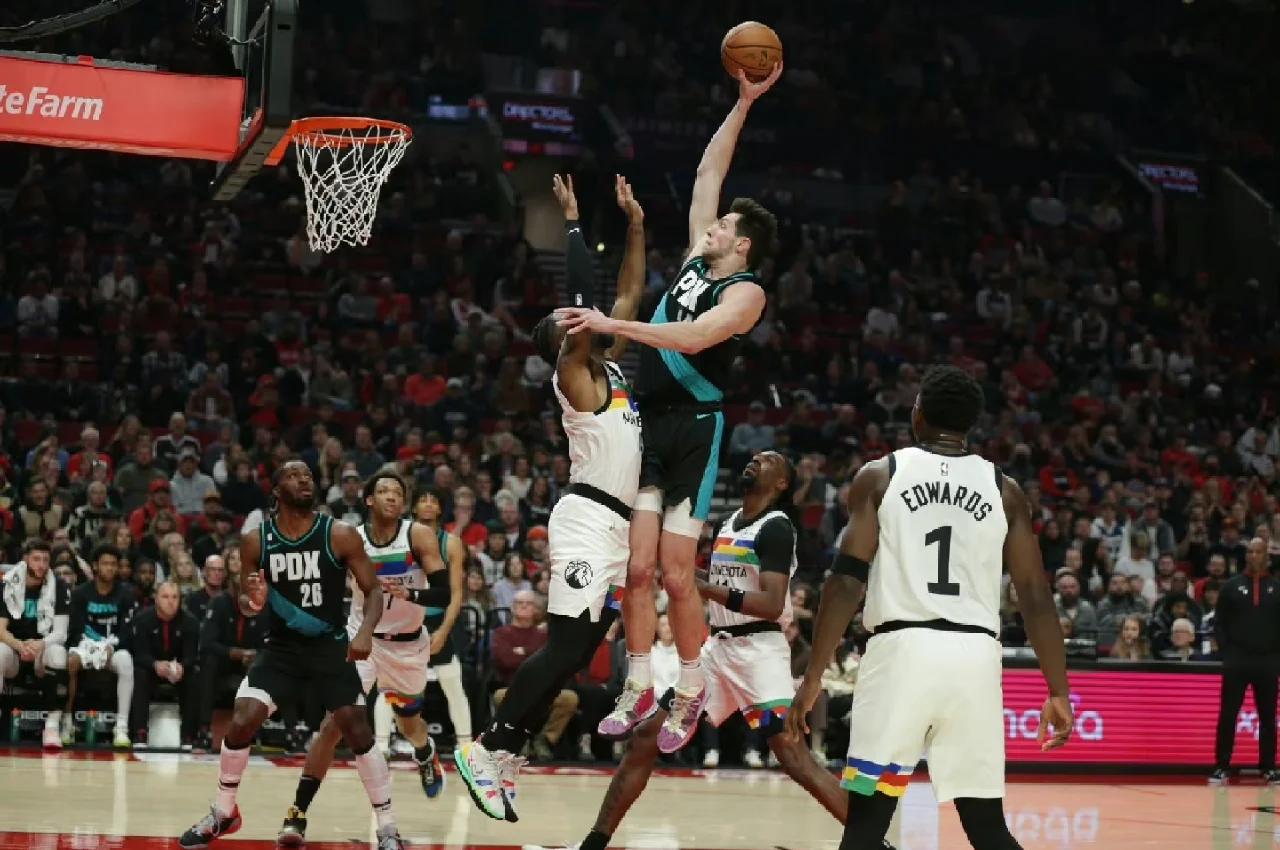 开云体育app-开拓者客场战胜猛龙，利拉德高效砍下分