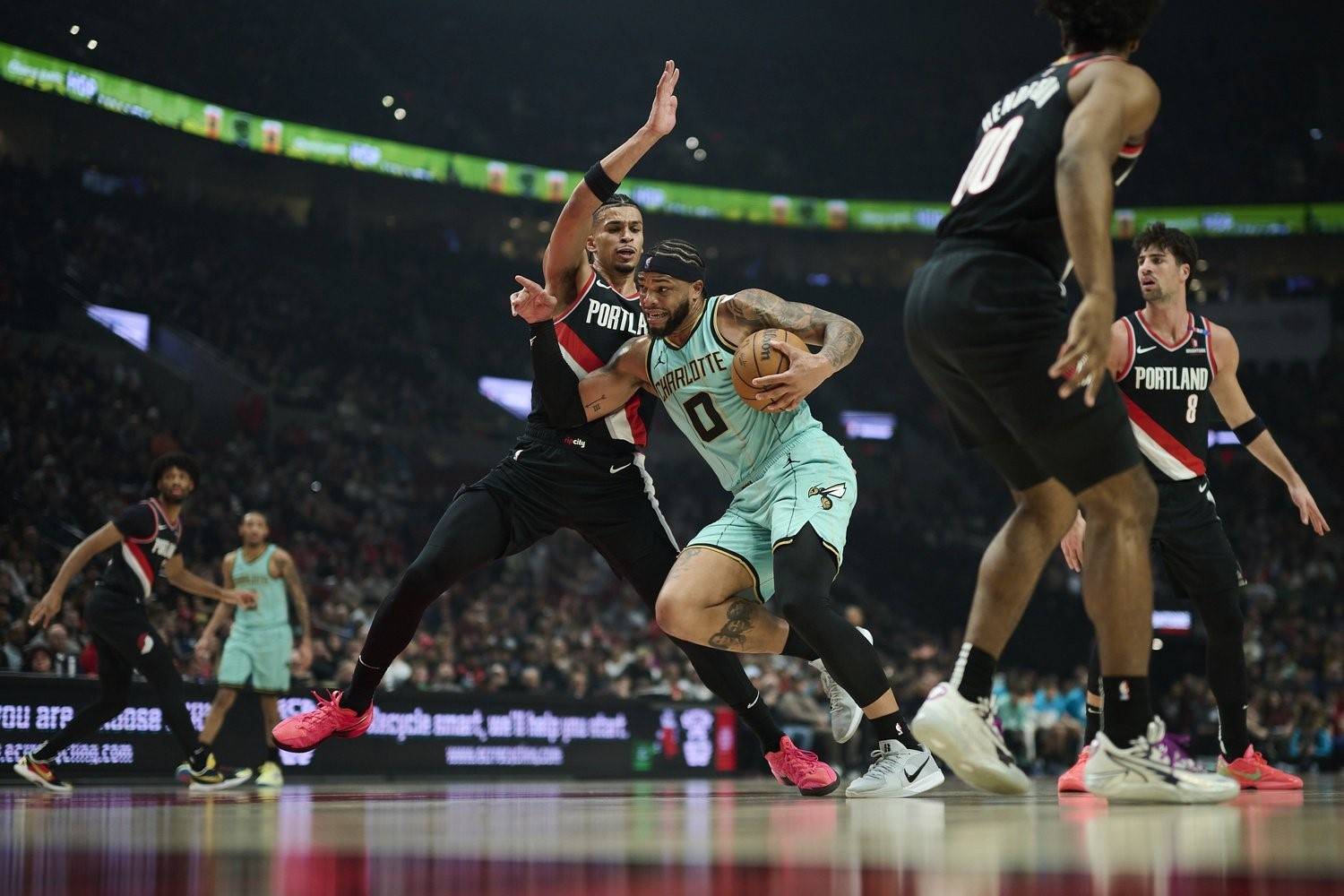 开拓者客场战胜猛龙，利拉德高效砍下分