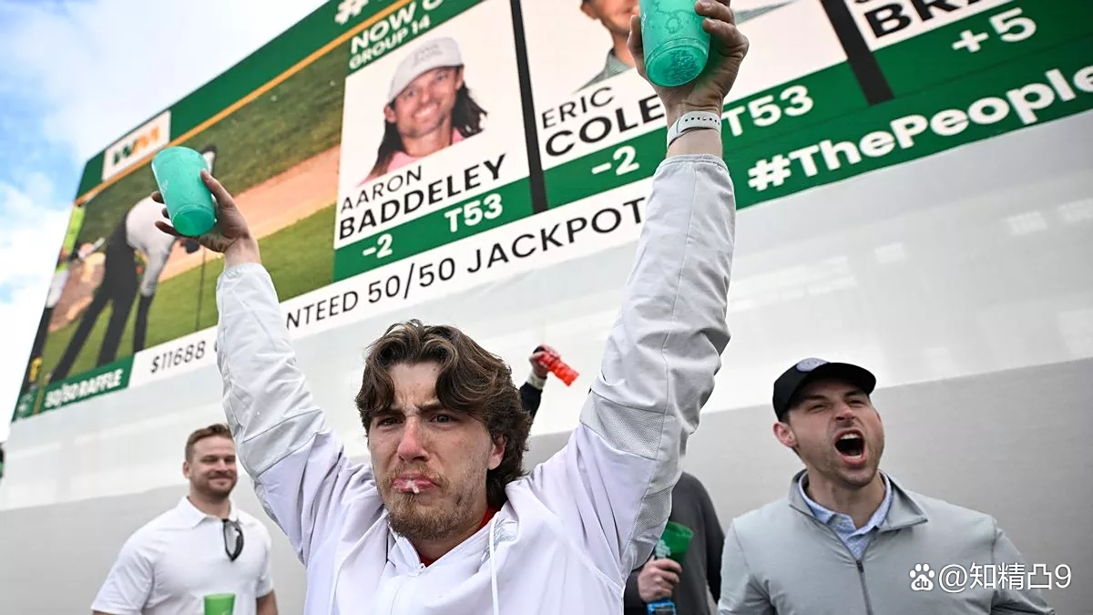 比赛现场抢劫案发生，球迷陷入混乱