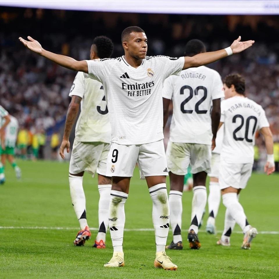 瓦伦西亚连胜，晋级欧冠半决赛