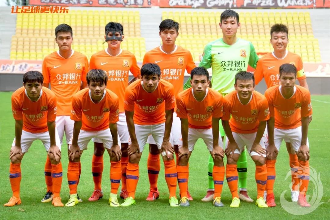 关于武汉卓尔主场大胜广州富力，提升排名的信息