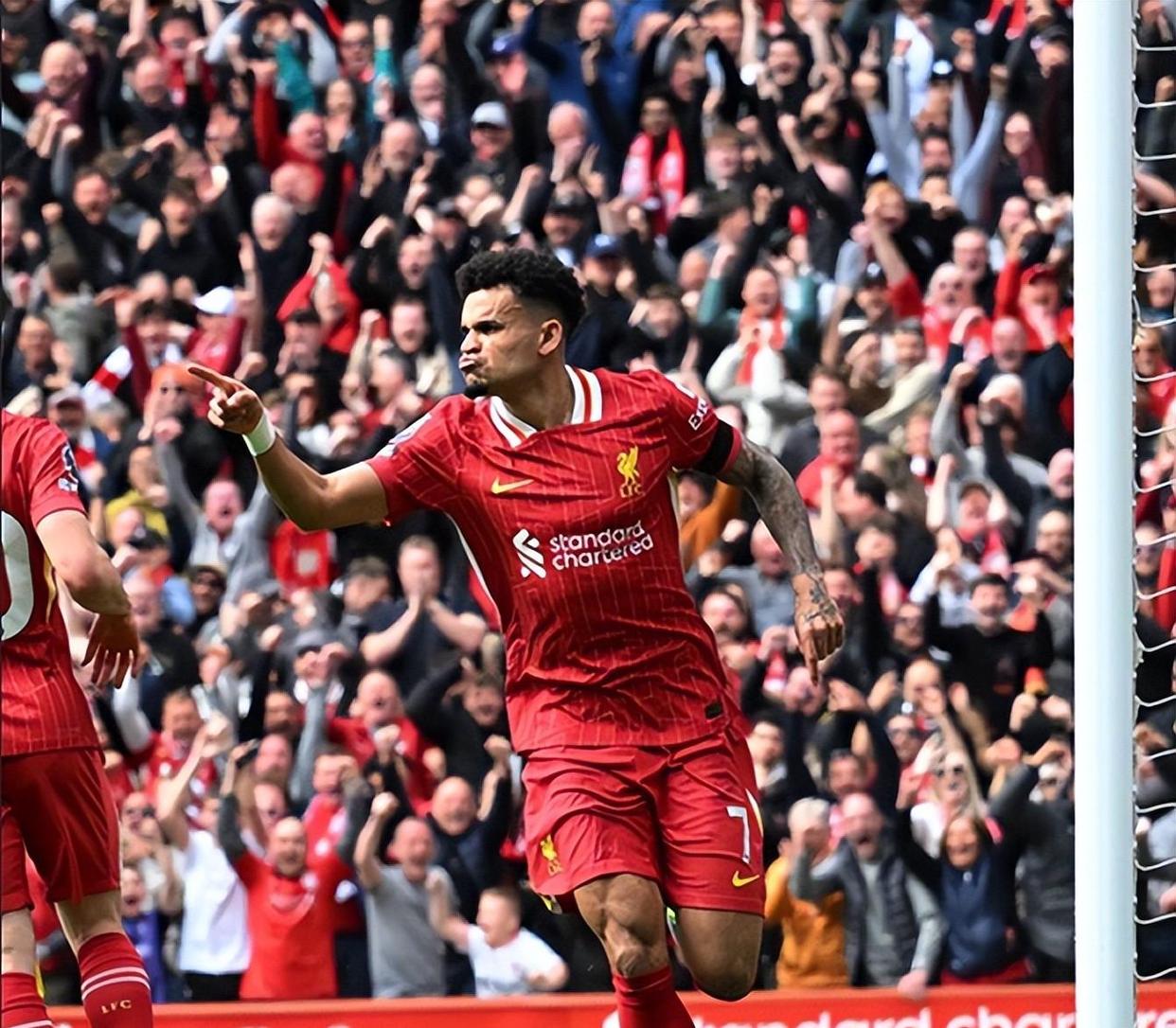 开云官网-利物浦主场失意，范迪克主罚点球后被扑