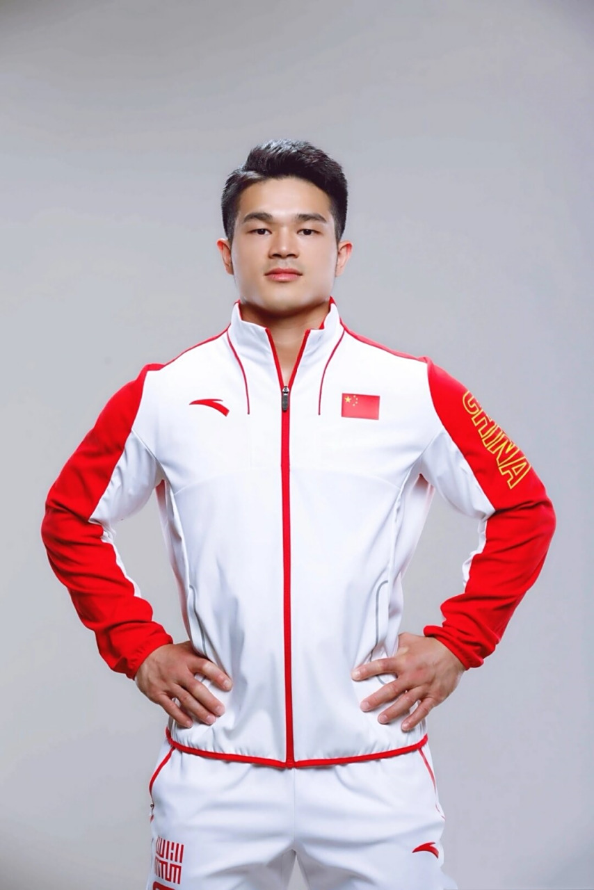 追逐胜利梦想，球员全力以赴比赛