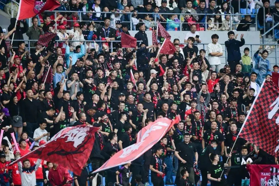 国内足球联赛人气爆棚，赛果神秘未知