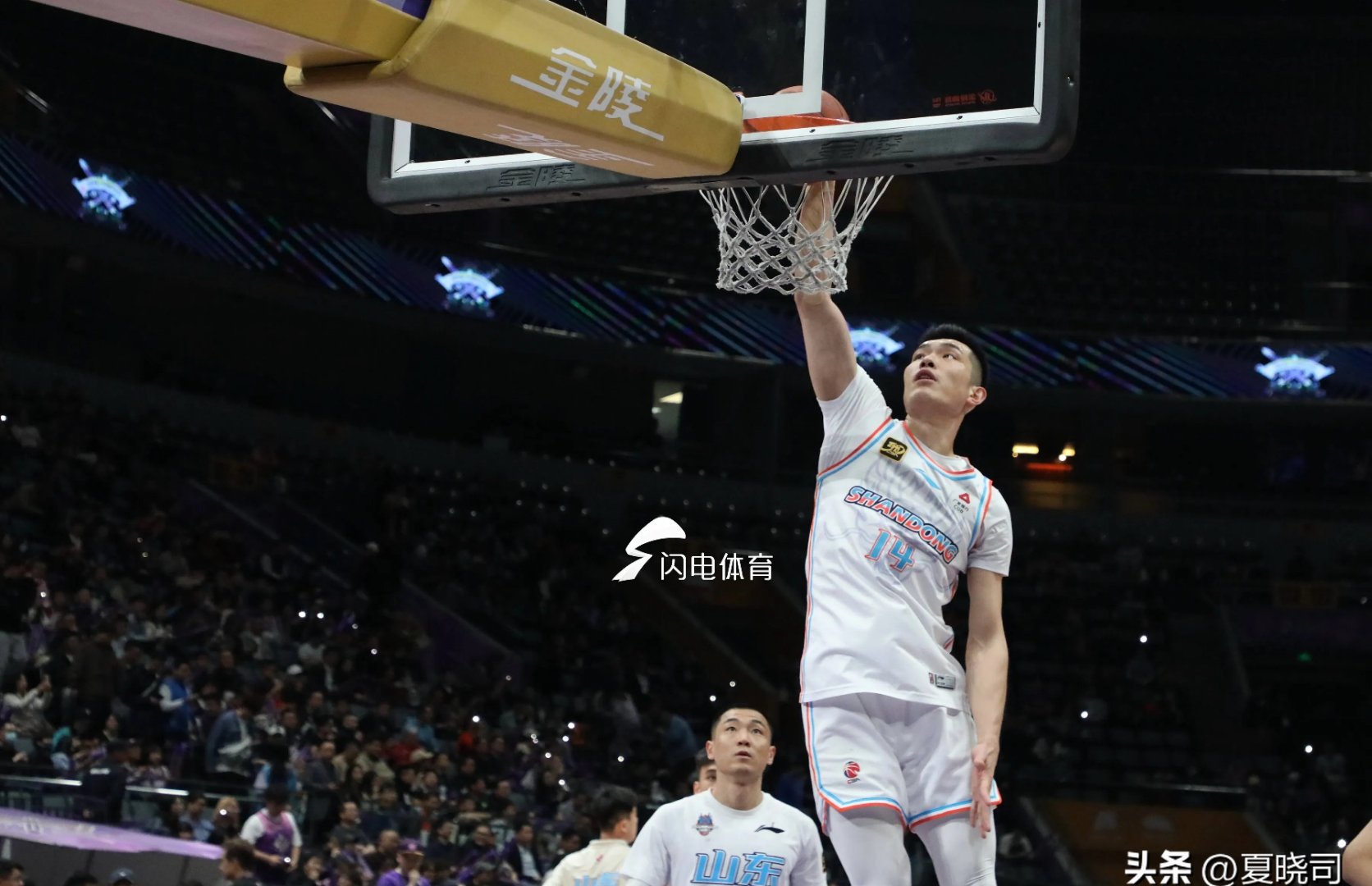 开云官网-济南男篮依靠全队合作，实现胜利的简单介绍