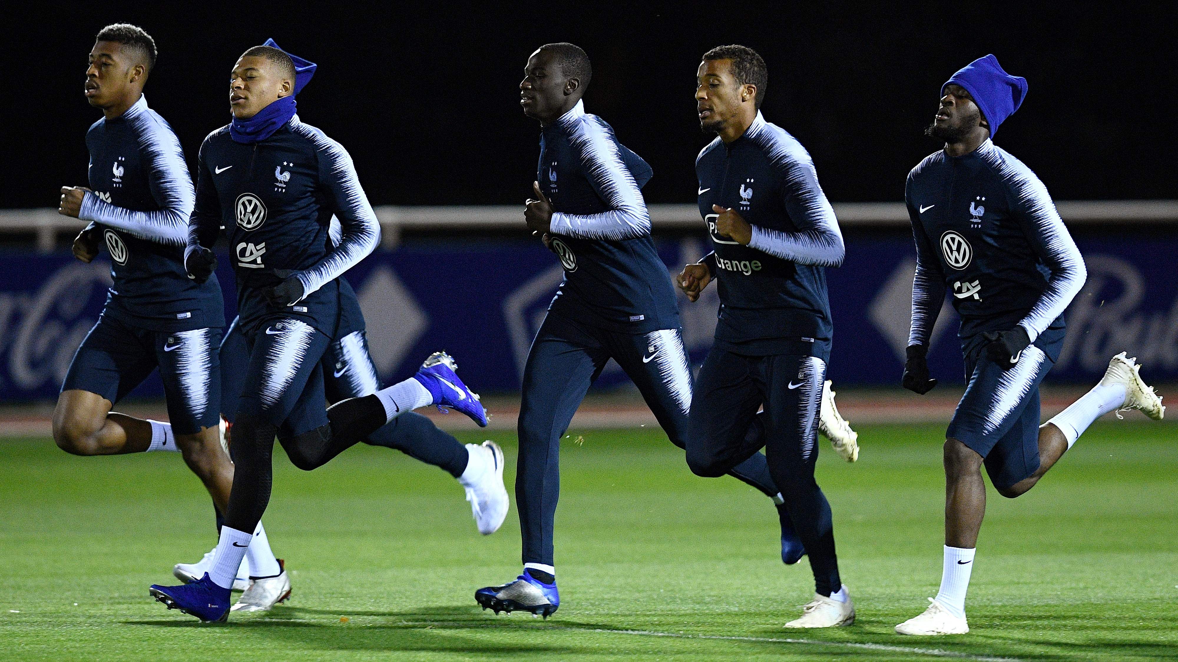 包含迪戈亚吉队欲跻身法国联赛前八的词条