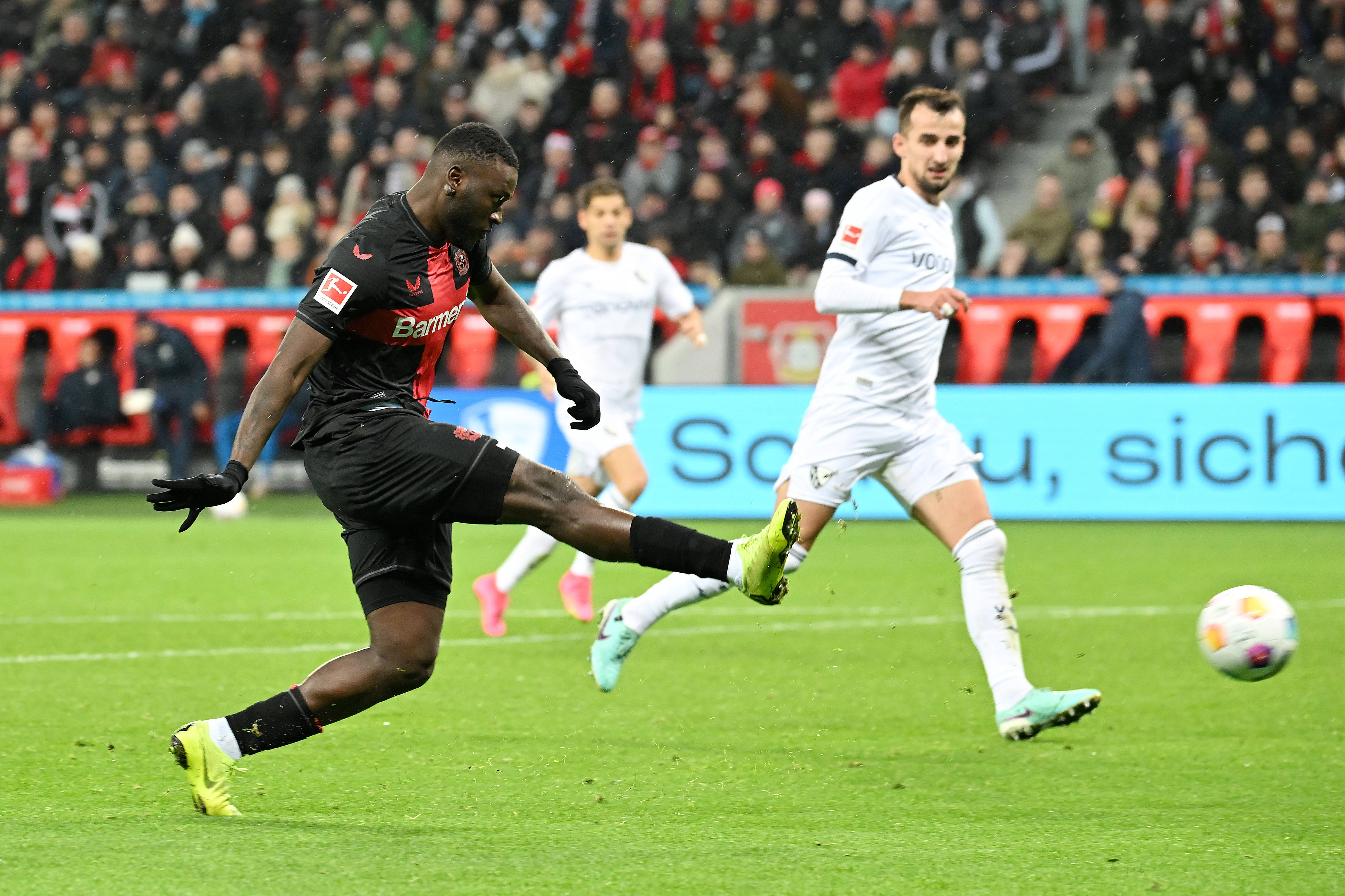 勒沃库森继续追逐德国联赛领先者的简单介绍