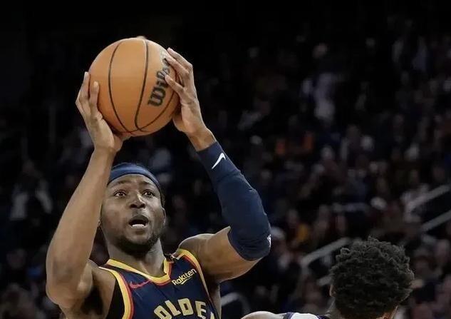 雄鹿豪取首战胜利，霍福德表现抢眼