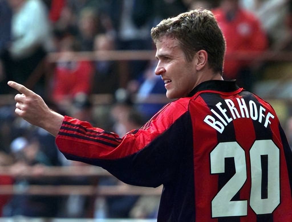 包含AC米兰前锋状态神勇，连续两场破门的词条