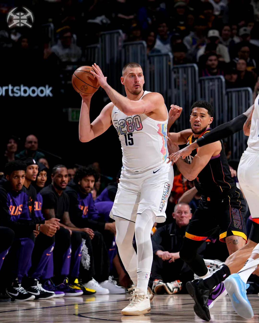 太阳胜掘金，布克全场最高31分的简单介绍