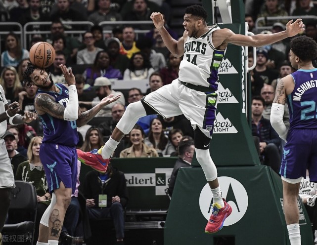 考辛斯复出获胜，湖人终结雄鹿八连胜的简单介绍