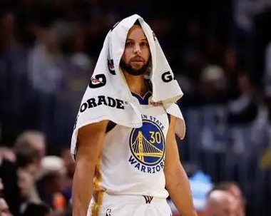 雄鹿外线球员米德尔顿状态回升