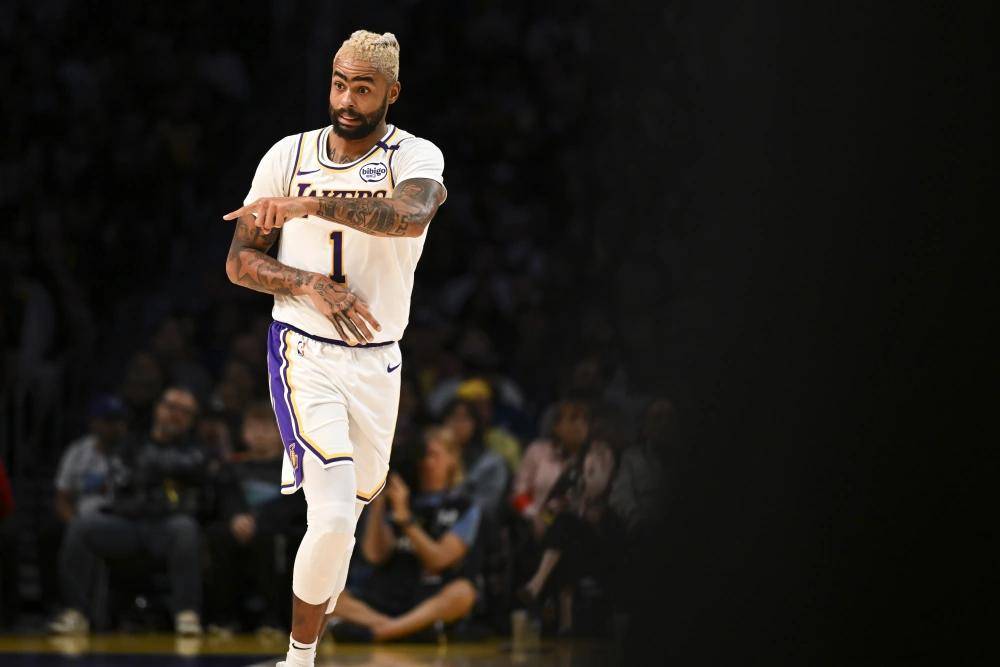 湖人轻取马刺，浓眉33分制胜