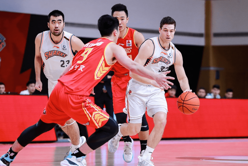 开云体育app-骑士队重整旗鼓，冲击季后赛