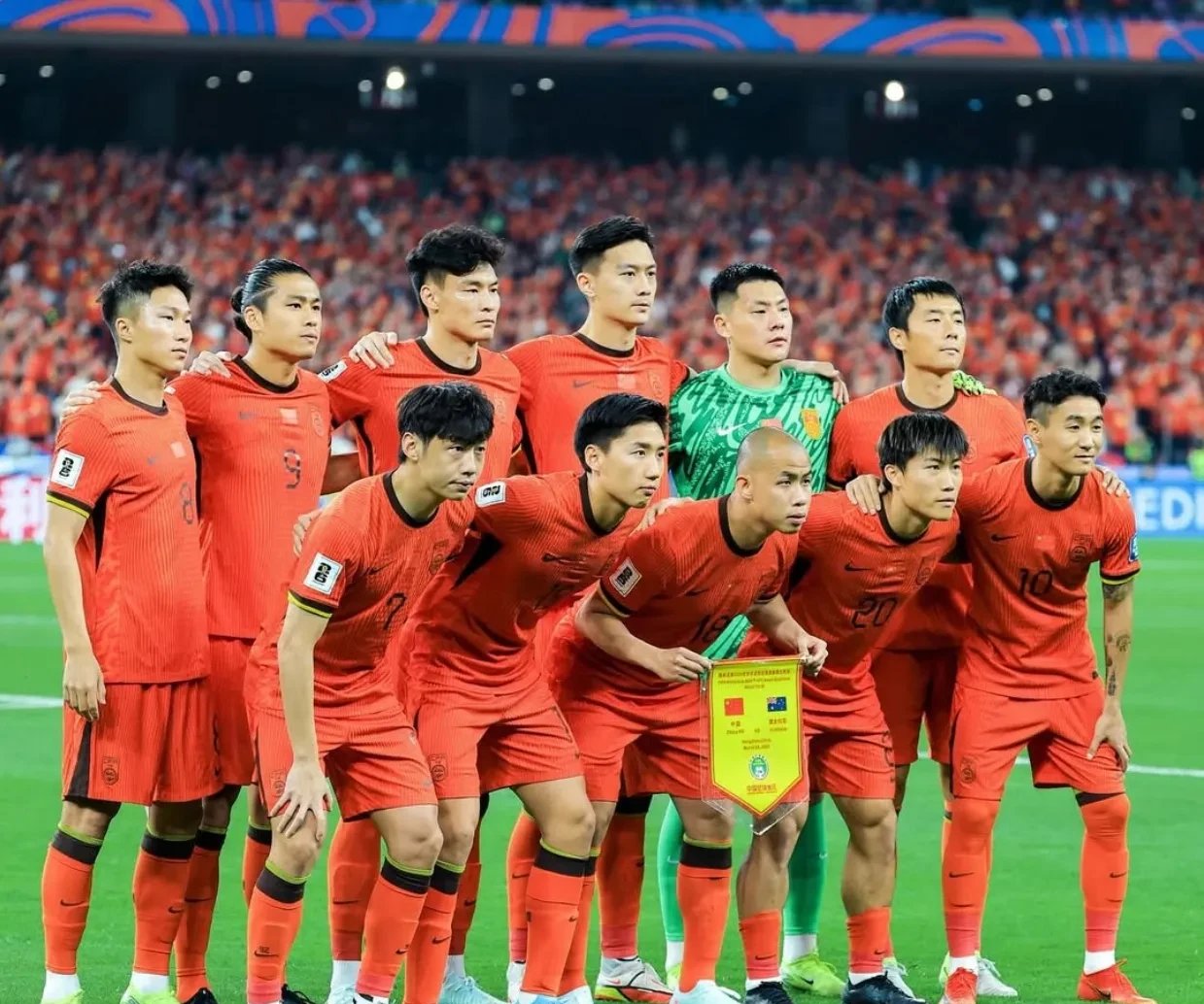 中国足球联赛强队争霸，比赛火爆开打